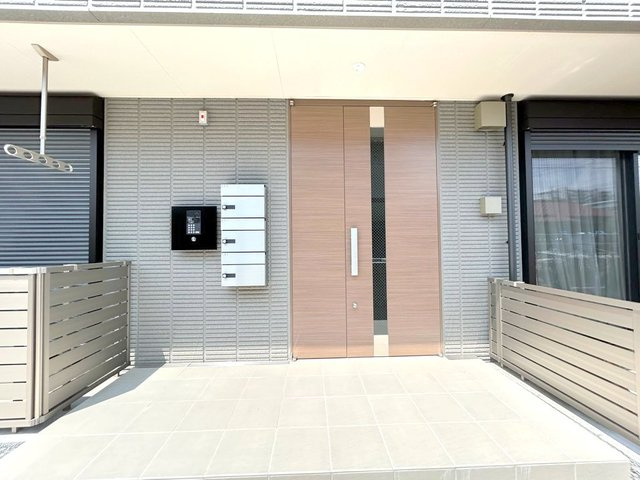 メゾンレオのエントランス