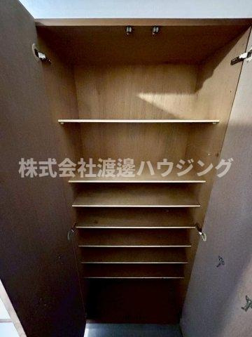 エクセレント緑地公園の収納|天井高シューズBOX