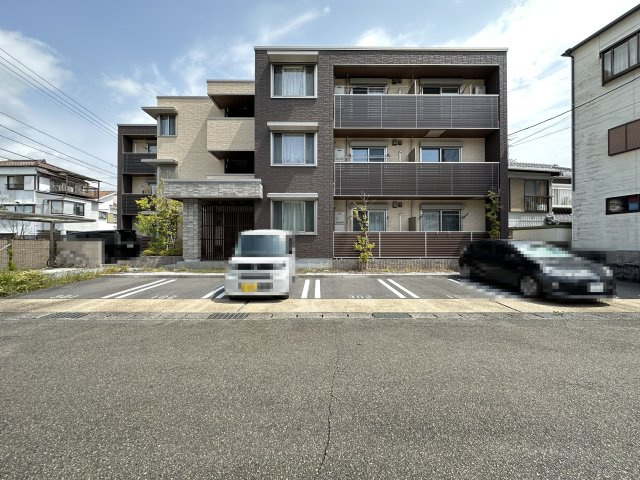 ベレオ プルミエの駐車場