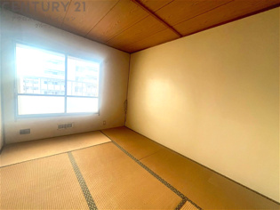 寝室…リラックスできるプライベート空間で、快適な睡眠をサポート。個人の好みに合わせたインテリアや寝具で心地良さを追求。プライベートな時間を過ごし、リフレッシュする場所におすすめです。