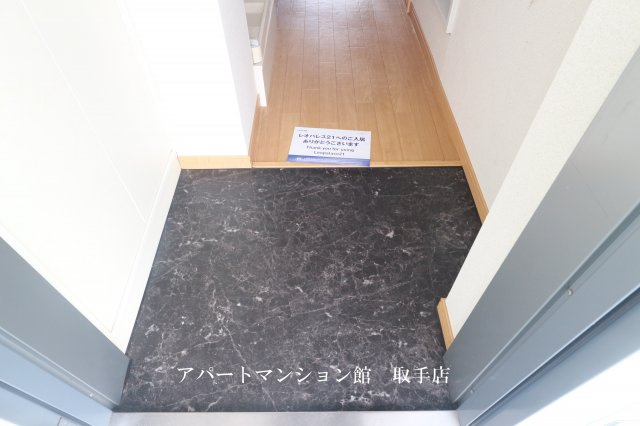 レオパレスSILKの玄関