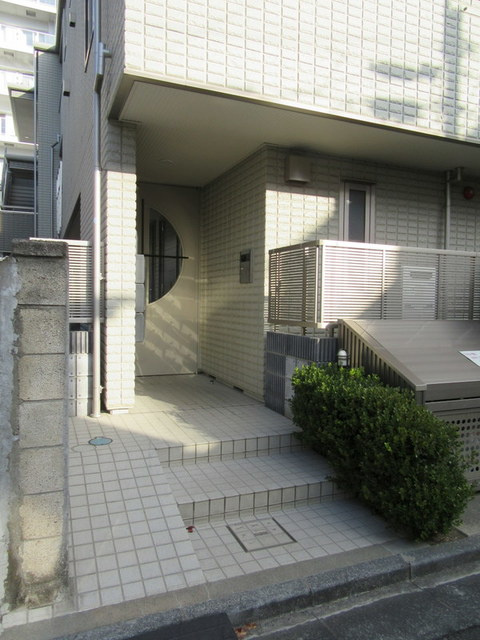 ブルームメゾンのエントランス|★オートロック付きのエントランス★