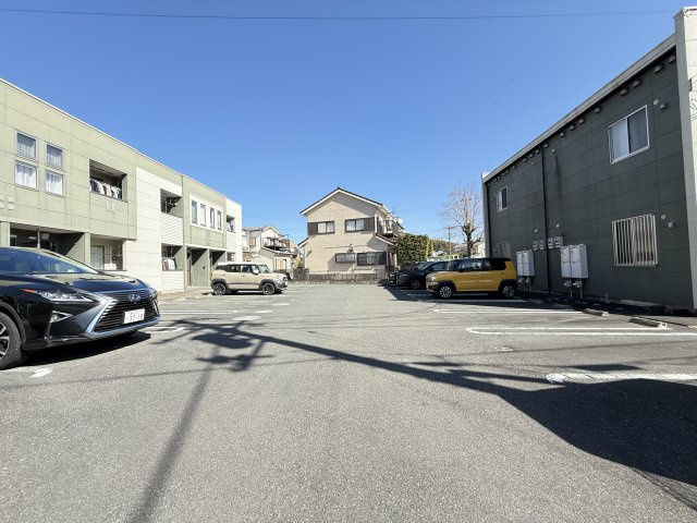 クレシアAの駐車場