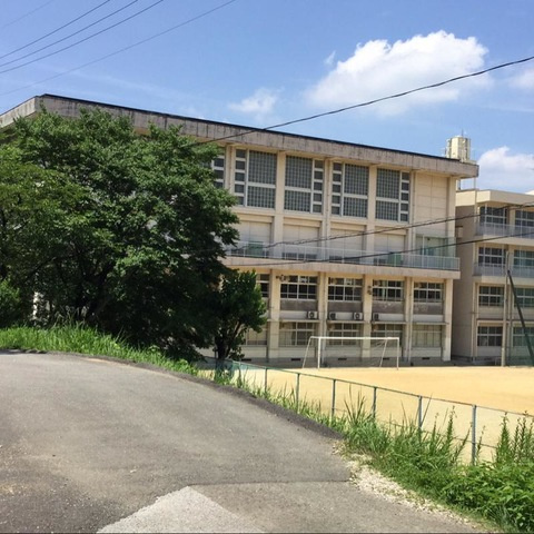 クレシアAの周辺|高知市立朝倉中学校 0.7km