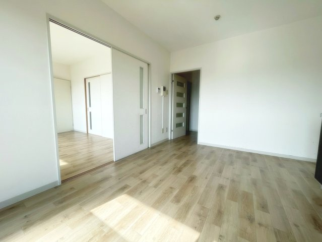 メゾン・ド・ローレルの居間・リビング|ゆったりとした居間です