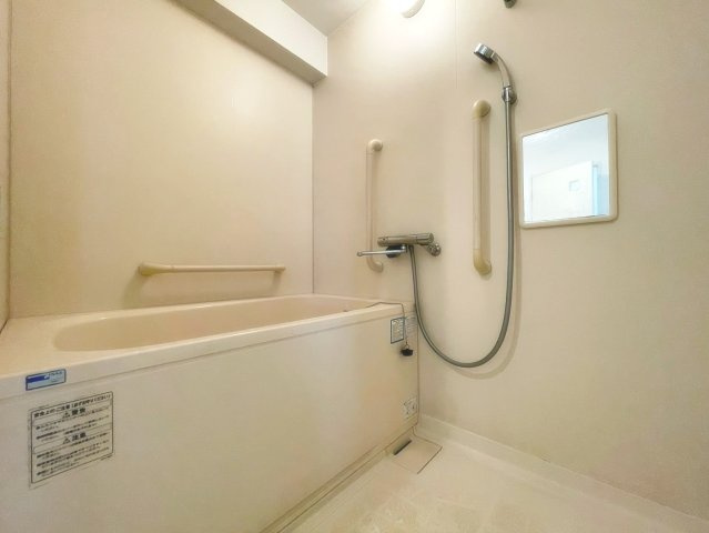 メゾン・ド・ローレルの浴室|落ち着いた空間のお風呂です