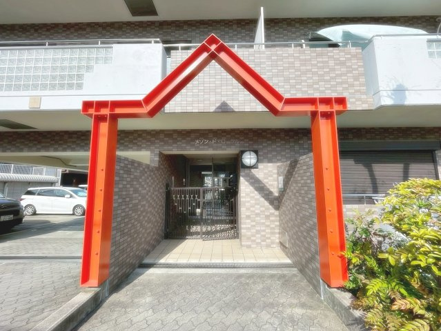 メゾン・ド・ローレルのエントランス|建物の内部です