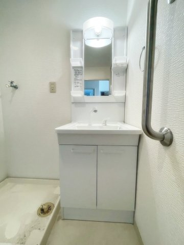 メゾン・ド・ローレルの洗面所|ゆったりとスペースのある洗面所