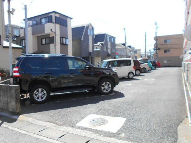 ハイライフ第二行徳の駐車場