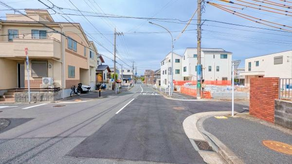 横浜市港南区日野南６丁目の新築一戸建の前面道路含む現地写真|現在建築中の為、同仕様物件のご案内をさせて頂きます。
お車でご自宅まで送迎承ります。