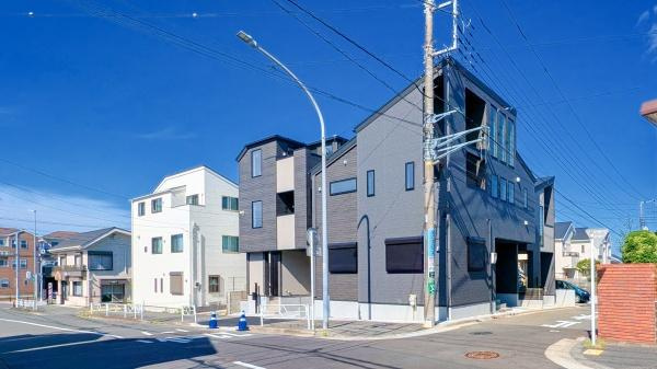 横浜市港南区日野南６丁目の新築一戸建の前面道路含む現地写真|周辺環境も合わせてご案内させて頂きます！
お気軽にお問い合わせ下さい！