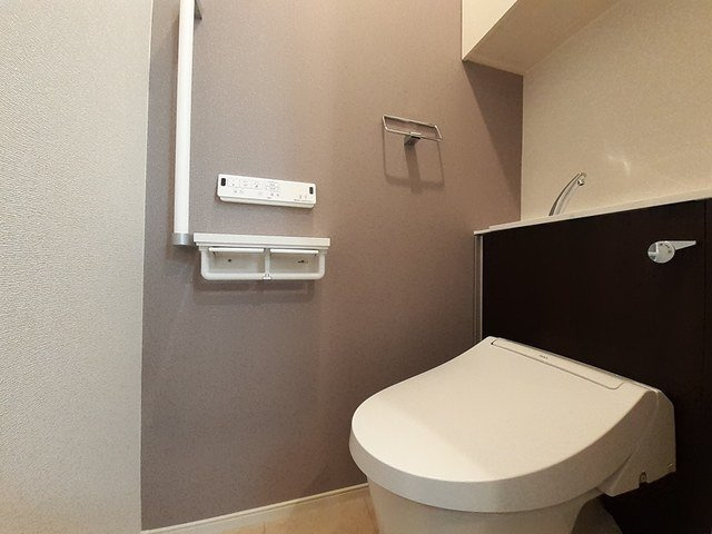 プルミエール手屋Ⅳのトイレ|落ち着いた色調のトイレです