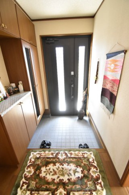 【玄関】 | 春山町　二階建中古戸建て