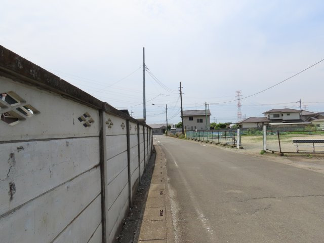 坂戸市小沼売地の前面道路含む現地写真
