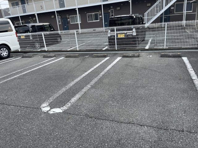 ブリーズ坂上の駐車場