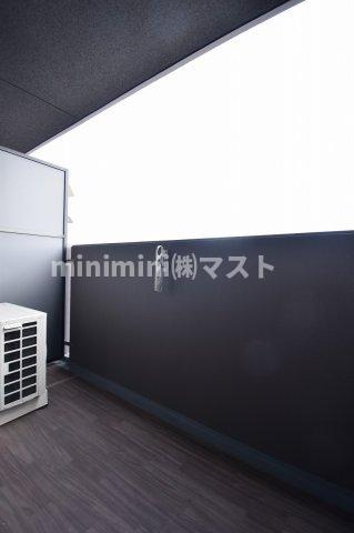 エスレジデンス緑橋駅前のバルコニー