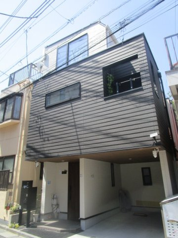 北区上中里２丁目のビルの外観