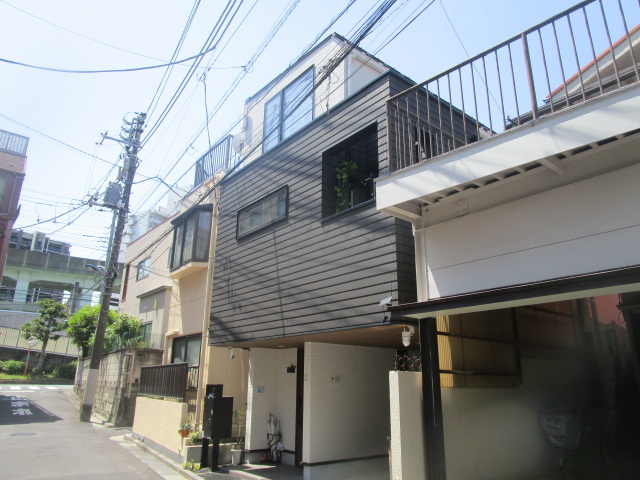 北区上中里２丁目のビル