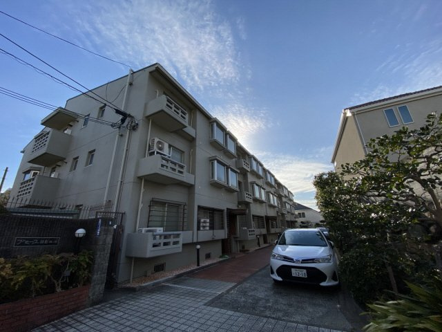 ファミーユ御影城ノ前の外観