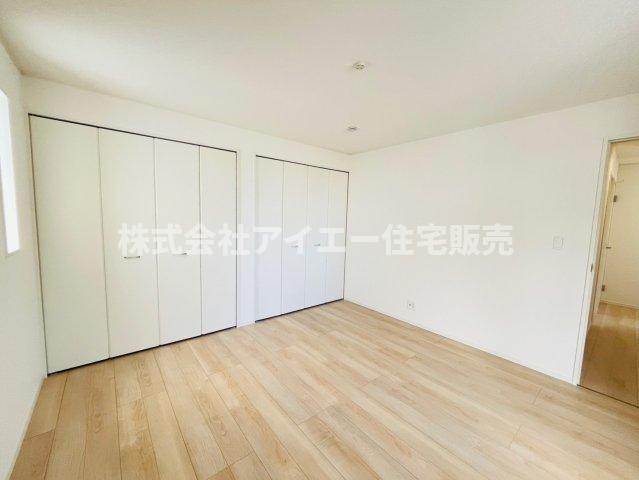 ♥♥与那原町板良敷第6-2号棟（全2棟）の洋室|広々とした洋室です