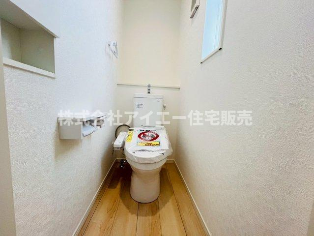 ♥♥与那原町板良敷第6-2号棟（全2棟）のトイレ|清潔感のあるトイレです