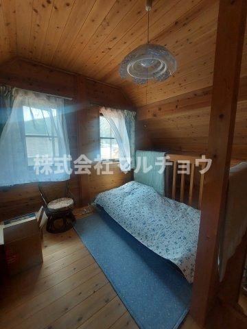 印南町古井戸建ての寝室|開放的な寝室です