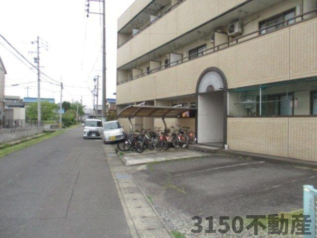 サンライズマンションの駐車場