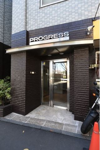杉並区下高井戸１丁目の賃貸マンションのエントランス