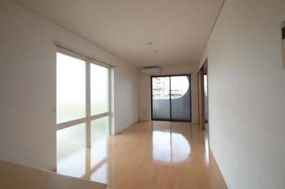 【居間・リビング】 | コートリジェール | こちらのリビングで趣味の時間をお楽しみください