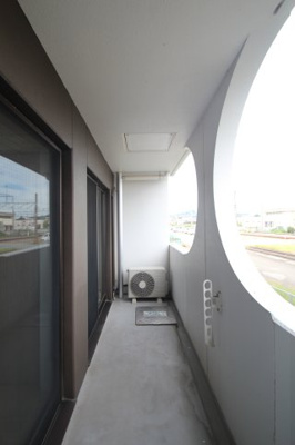 【バルコニー】 | コートリジェール | バルコニーから電車を眺める事ができます！