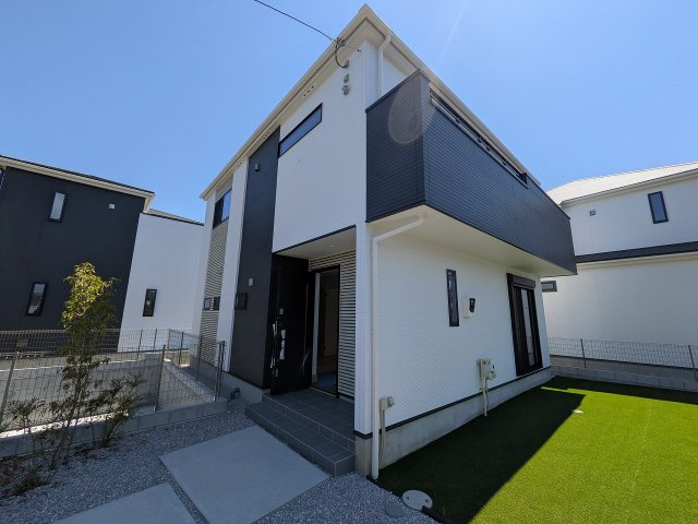 八王子市　北野台　新築一戸建ての外観|～ZEH水準の省エネ住宅　全棟2台駐車可能　ゆとりのある邸宅です～