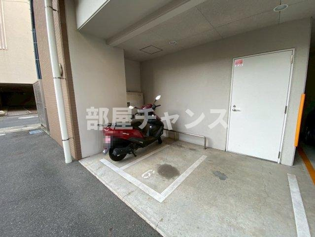 パルティール千種の駐車場