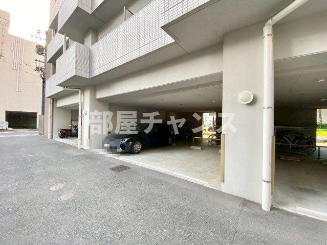 パルティール千種の駐車場