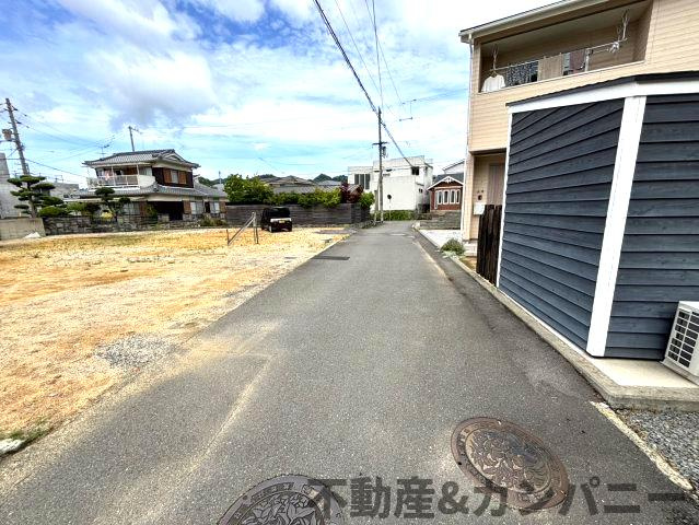 石手白石売土地の前面道路含む現地写真|前面道路含む現地写真です