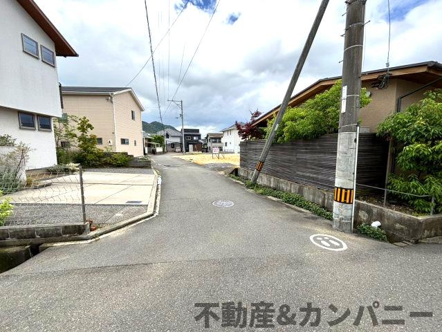 石手白石売土地の前面道路含む現地写真|前面道路含む現地写真です