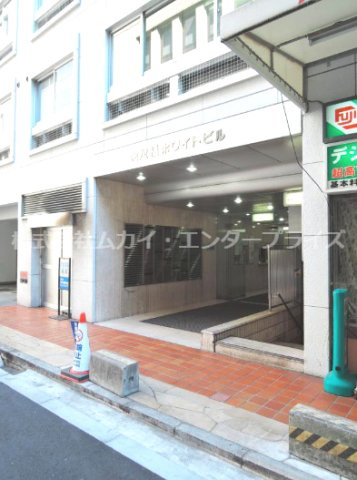 淀屋橋ホワイトビルのエントランス