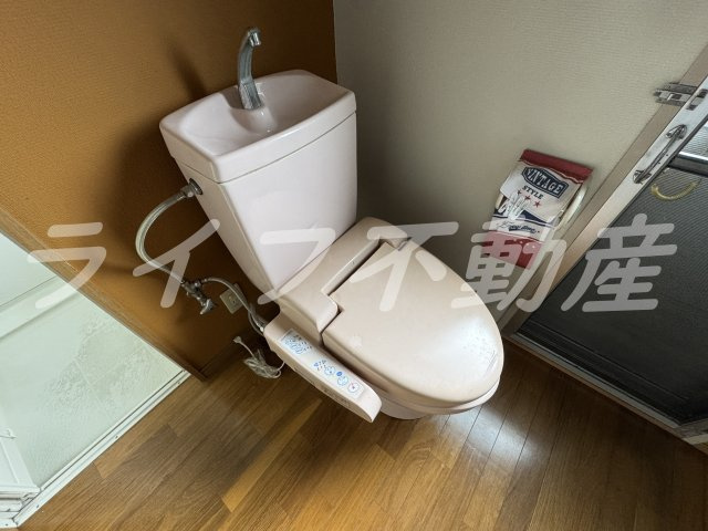 雁屋北戸建のトイレ