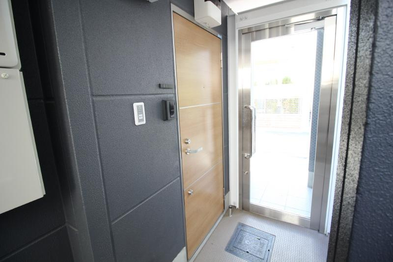 グランクオール三軒茶屋の玄関