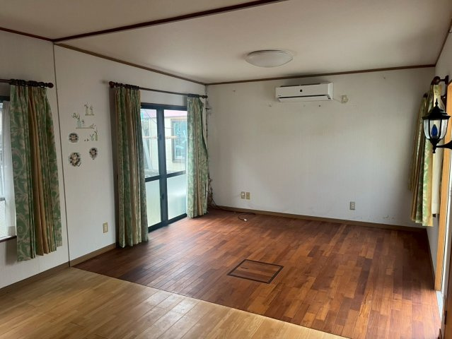 座喜味売家の居間・リビング