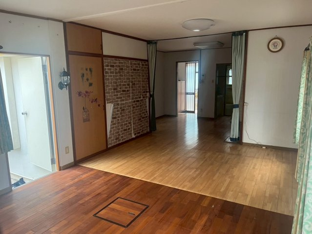 座喜味売家の居間・リビング