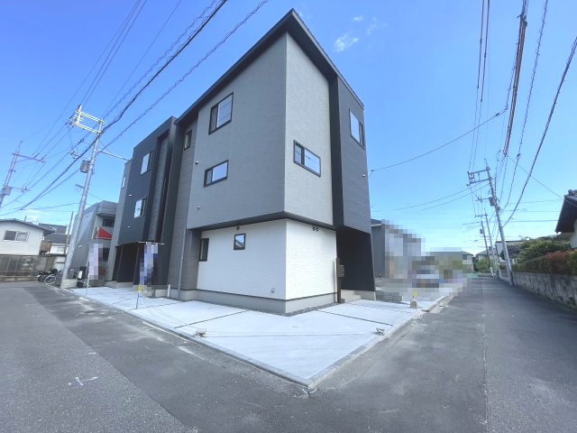 佐伯区三筋二丁目　№35480の前面道路含む現地写真|角地で開放的