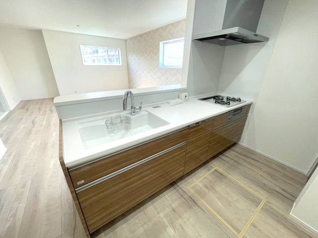 佐伯区三筋二丁目　№35480のキッチン|リビング全体を見渡せる
対面式キッチンです。