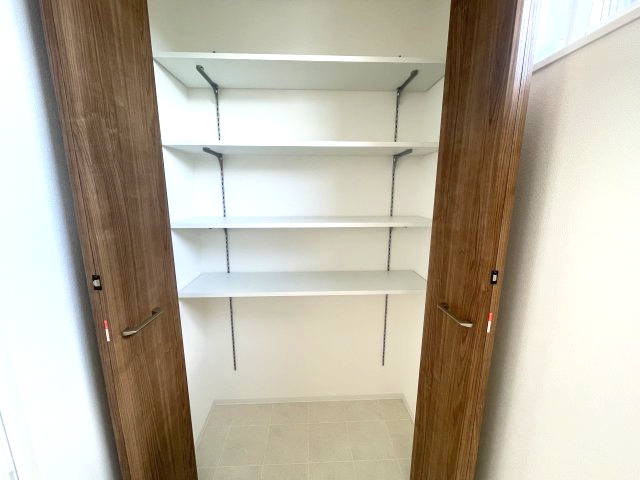 佐伯区三筋二丁目　№35480の収納|サンルーム内収納