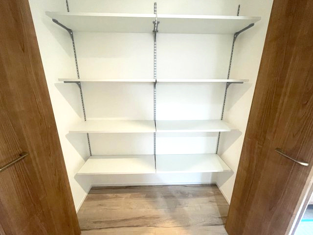 佐伯区三筋二丁目　№35480の収納|玄関横収納