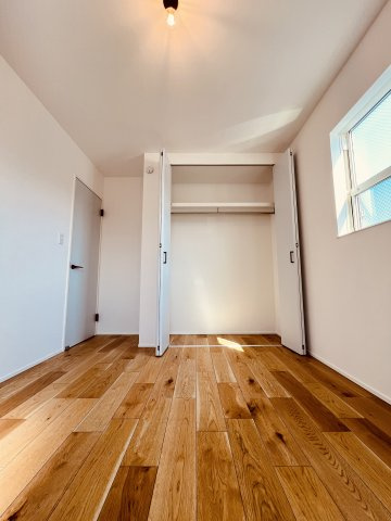 湘南Surfer's Houseの洋室|子供部屋に最適♪明るくシンプルな空間は、成長とともにアレンジ自在。