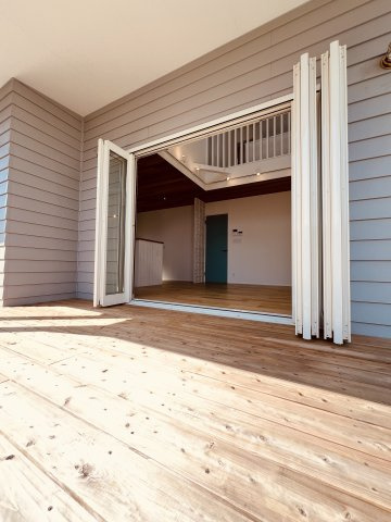 湘南Surfer's Houseのその他|室内と外がつながる、開放感あふれるアウトドアリビング。