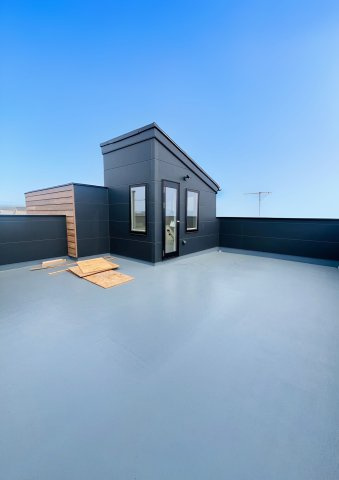湘南に、わが家だけの絶景ビューを in 二宮のバルコニー|約19畳のルーフバルコニー
季節や時間帯ごとに移り変わる海の表情を眺めながら、ゆっくりと過ごせます。