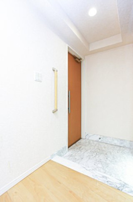 【玄関】 | グランアルト天神タワー