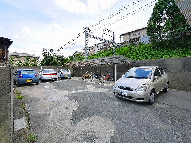 メゾン西大寺の駐車場|駐車スペースもあります