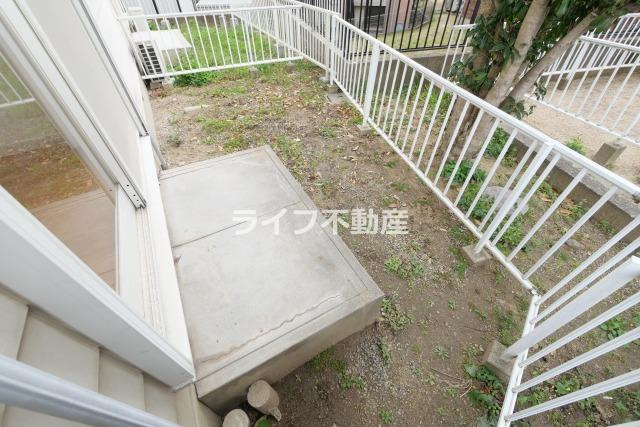 マノアール石切A棟の庭